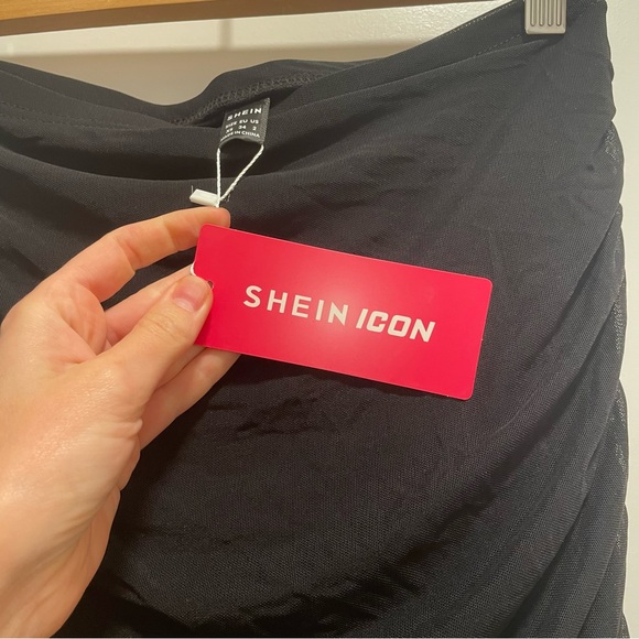 Rouched black mini skirt - Picture 2 of 4